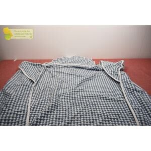 Pillowfort Kids' Oversized Hooded Bath Towel*